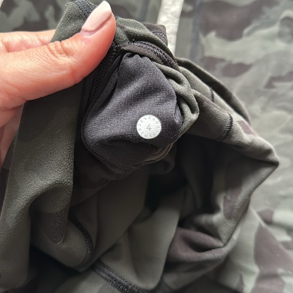 Like new lululemon camo align leggings - Picture 4 of 4
